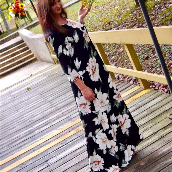 New Fall Black Floral Side Pocket Maxi - Picture 1 of 3